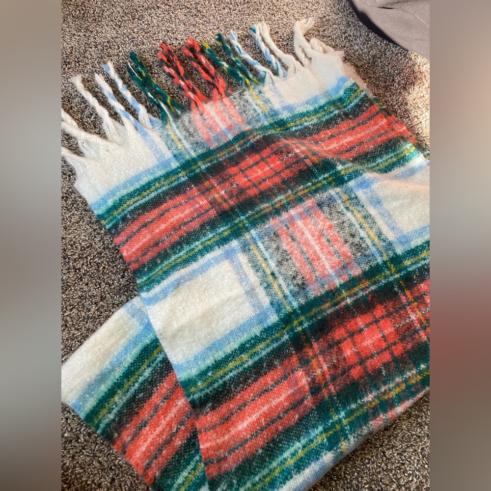 American eagle and aerie scarfs, they were worn twice no rips or picks no stain
